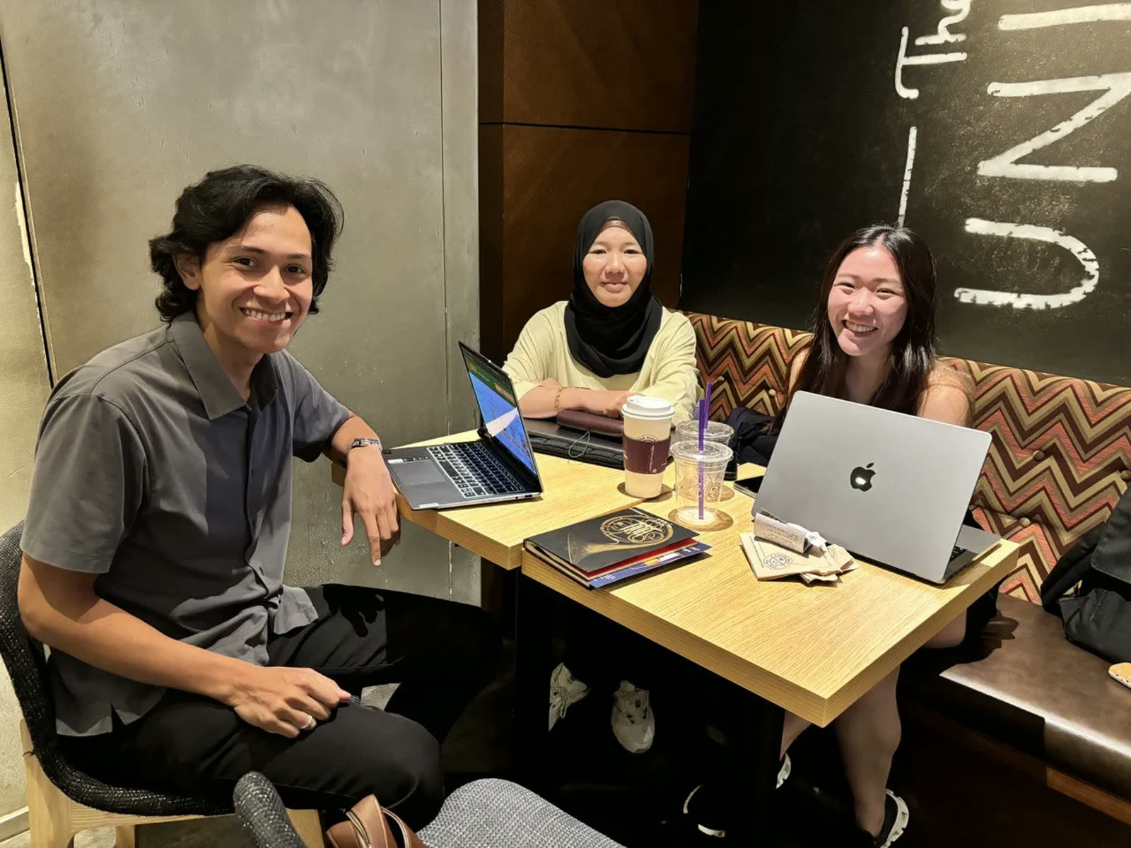Master Digital team meeting with a client